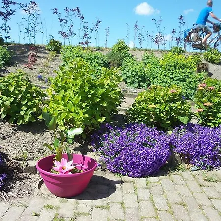Rechthuis Van Zouteveen فندق مبيت وإفطار Schipluiden