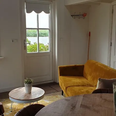 Rechthuis Van Zouteveen Bed & Breakfast Schipluiden
