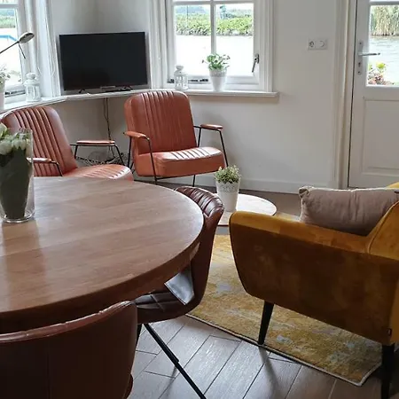 Rechthuis Van Zouteveen Bed & Breakfast Schipluiden