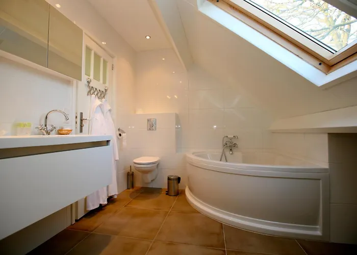 Bed and breakfast Rechthuis Zouteveen 4*