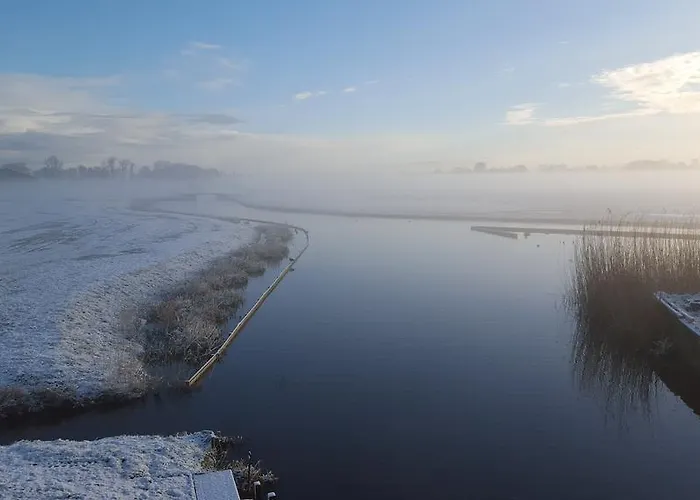 Rechthuis Zouteveen Bed and breakfast