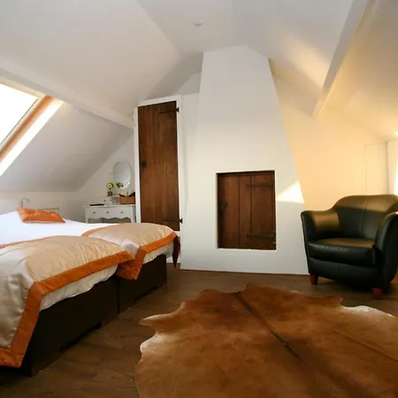 Rechthuis Zouteveen Bed & Breakfast