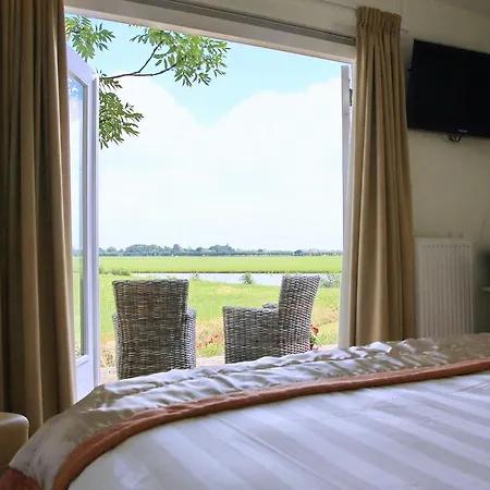 Rechthuis Zouteveen Bed & Breakfast