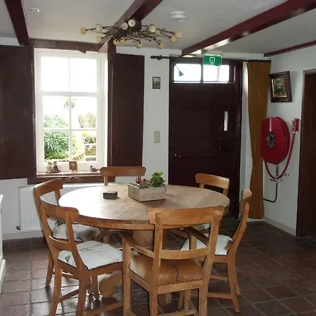 Rechthuis Zouteveen Bed & Breakfast 4*