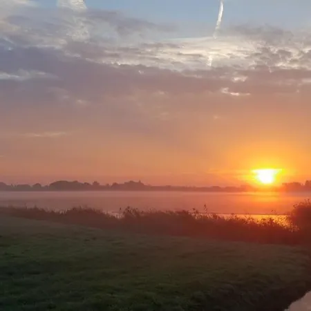 Rechthuis Zouteveen Bed & Breakfast